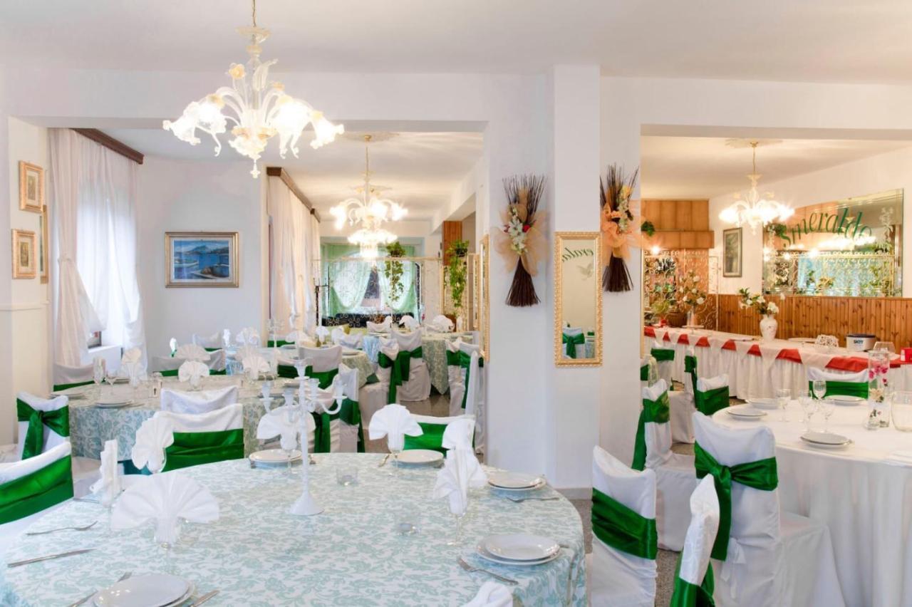 Hotel Smeraldo Canneddi Екстер'єр фото