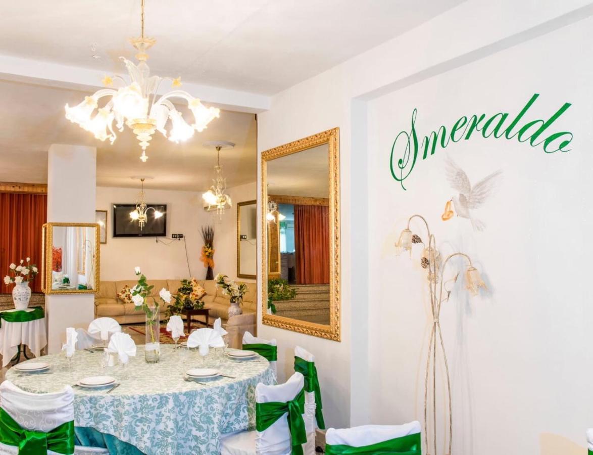 Hotel Smeraldo Canneddi Екстер'єр фото