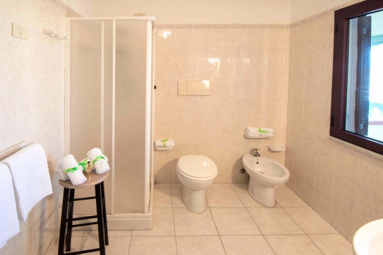 Hotel Smeraldo Canneddi Екстер'єр фото